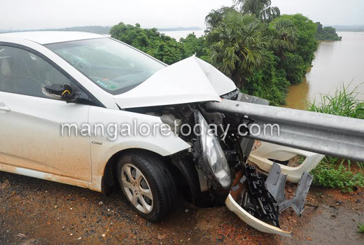 Car crashes in Netravathi bridge 1